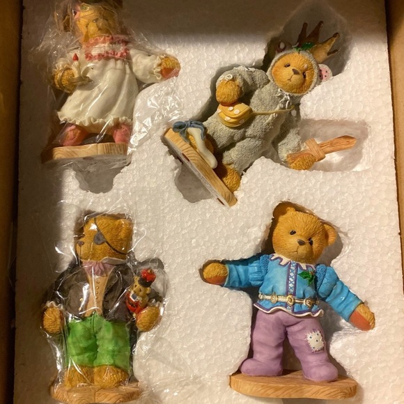 Cherished teddies
Figurines - Picture 2 of 7